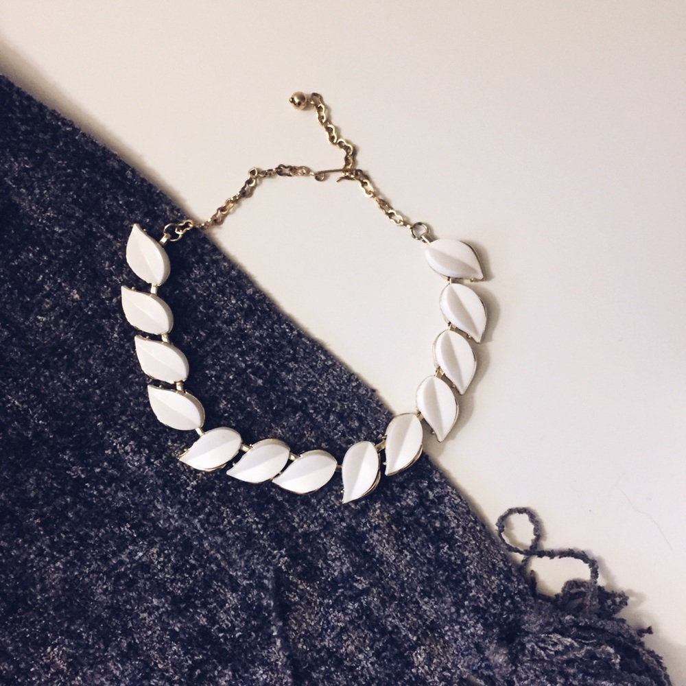 Vintage White and Gold Choker Necklace